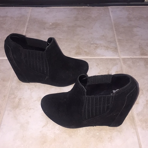 Shoes - Picture 4 of 4